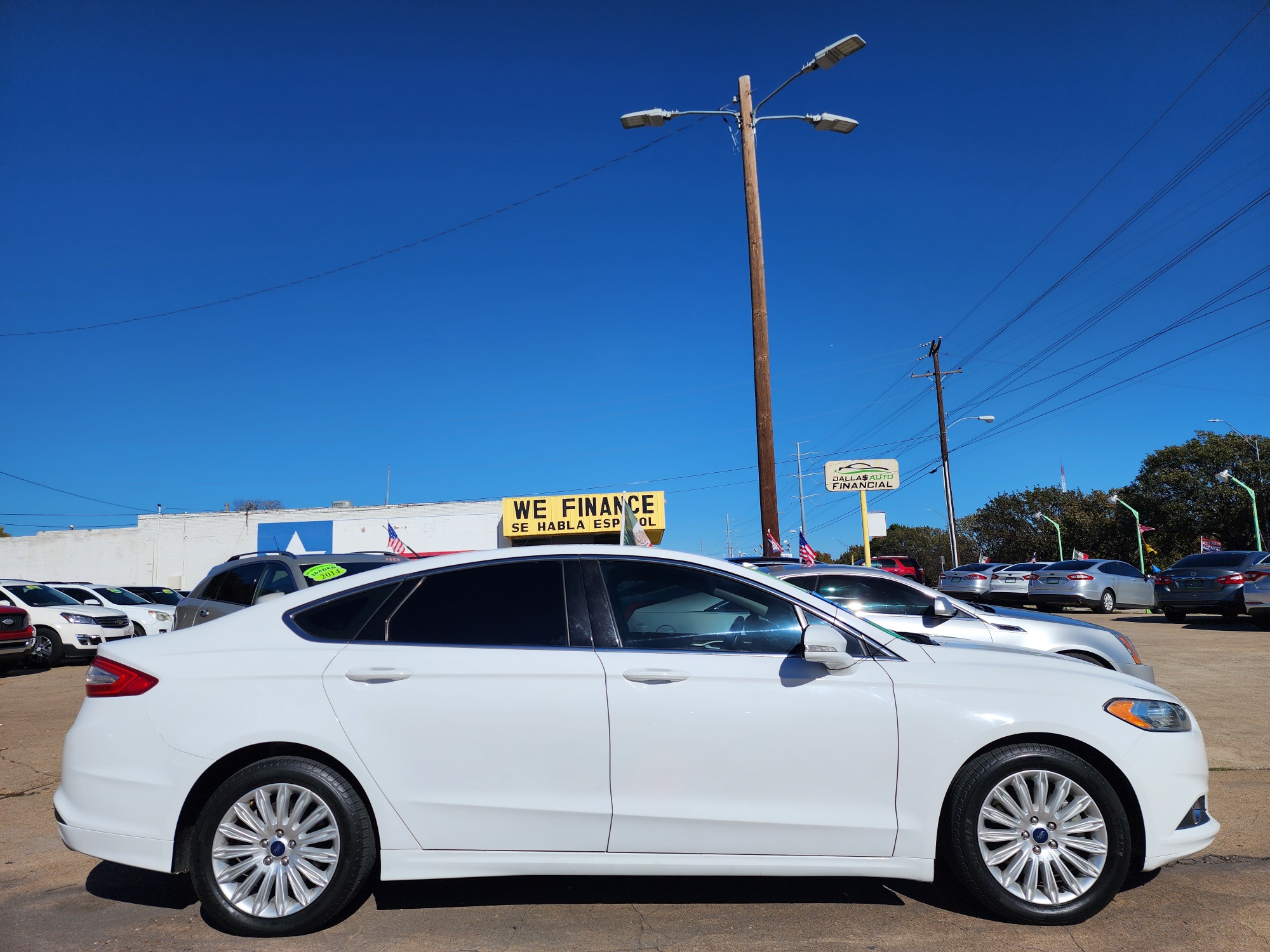 2015 WHITE Ford Fusion Hybrid S (3FA6P0UU3FR) with an 2.0L L4 DOHC 16V HYBRID engine, CVT transmission, located at 2660 S.Garland Avenue, Garland, TX, 75041, (469) 298-3118, 32.885551, -96.655602 - Welcome to DallasAutos4Less, one of the Premier BUY HERE PAY HERE Dealers in the North Dallas Area. We specialize in financing to people with NO CREDIT or BAD CREDIT. We need proof of income, proof of residence, and a ID. Come buy your new car from us today!! This is a 2015 FORD FUSION HYBRID S L - Photo #2